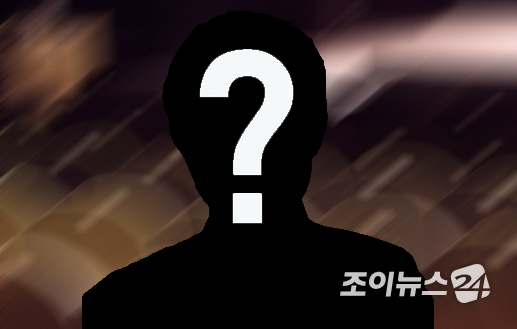 물음표 남자 [사진=정지원 기자]