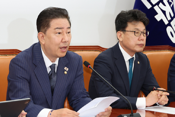 더불어민주당 김병기 당대표 직무대행 겸 원내대표가 1일 서울 여의도 국회에서 열린 원내대책회의에서 발언하고 있다. 2025.7.1 [사진=연합뉴스]