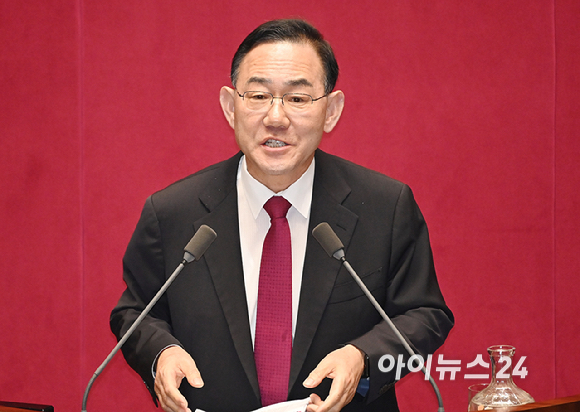 주호영 국민의힘 의원이 30일 서울 여의도 국회에서 열린 본회의에서 형사소송법 일부개정법률안(대안)에 대해 무제한토론(필리버스터)를 하고 있다. [사진=곽영래 기자]