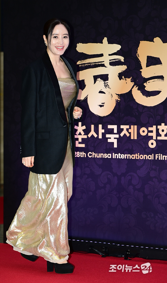 배우 김혜수가 7일 오후 서울 강남구 논현동 건설회관 비스타홀에서 열린 '28회 춘사국제영화제' 시상식에 참석하고 있다. [사진=정소희 기자]