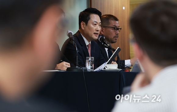 장동혁 국민의힘 당대표가 8일 서울 중구 한국프레스센터에서 열린 서울외신기자클럽 초청 외신기자 간담회에서 모두발언하고 있다. [사진=국회사진기자단]