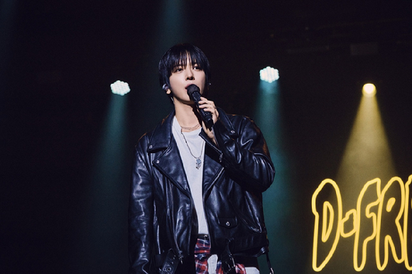 씨엔블루 정용화가 앙코르 콘서트 2025 JUNG YONG HWA D-FREE LIVE 'Director's Cut : After The Credit'(2025 정용화 디-프리 라이브 '디렉터스 컷 : 애프터 더 크레딧')을 개최하고 팬들을 만나고 있다. [사진=FNC엔터테인먼트]