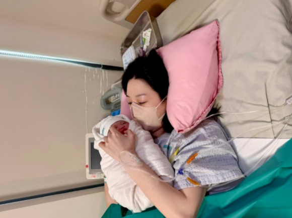 김소영♥오상진, 두 아이 부모 됐다...유산 아픔 딛고 둘째 아들 출산