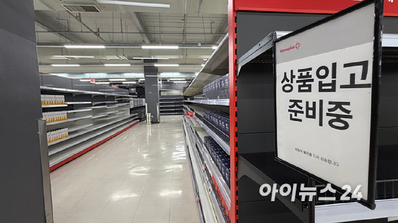 7일 가오픈한 서울의 한 홈플러스 신선식품 코너에 일부 과일, 채소가 진열돼 있다. [사진=진광찬 기자]