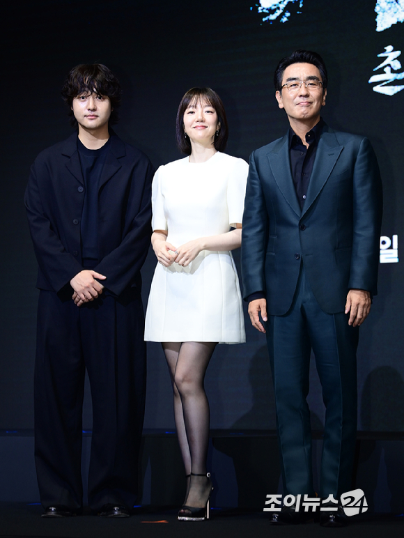 배우 양세종-임수정-류승룡이 8일 오전 서울 영등포구 콘래드 서울에서 열린 디즈니+의 오리지널 시리즈 '파인: 촌뜨기들' 제작발표회에 참석하고 있다. [사진=정소희 기자]