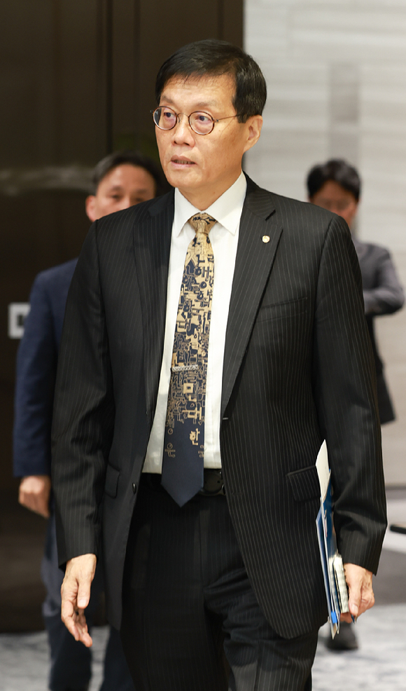 이창용 한국은행 총재가 23일 오전 서울 중구 한국은행 본관에서 금융통화위원회 본회의에 참석하고 있다. [사진=한국은행]