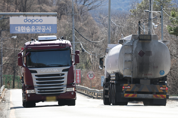 호르무즈 해협 통과하는 유조선의 모습. [사진=연합뉴스]