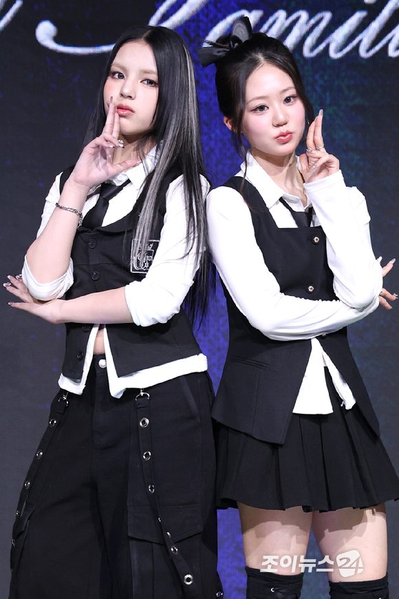 그룹 초코(ChoCo)가 24일 오후 서울 마포구 상암동 쇼킹케이팝센터에서 열린 초코엔터테인먼트 첫 패밀리 앨범 '초코 라 파밀리아(ChoCo La Familia)' 발매 기념 쇼케이스에 참석해 포즈를 취하고 있다. [사진=문수지 기자]