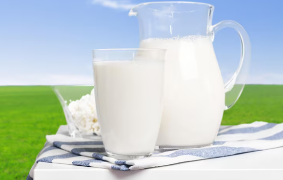 우유가 저지방&middot;대체 음료 중심의 식단 흐름 속에서 그 영양적 가치가 과소평가되고 있다는 전문가의 지적이 공개됐다. 사진은 본 기사 내용과 무관. [사진=Epicurious]