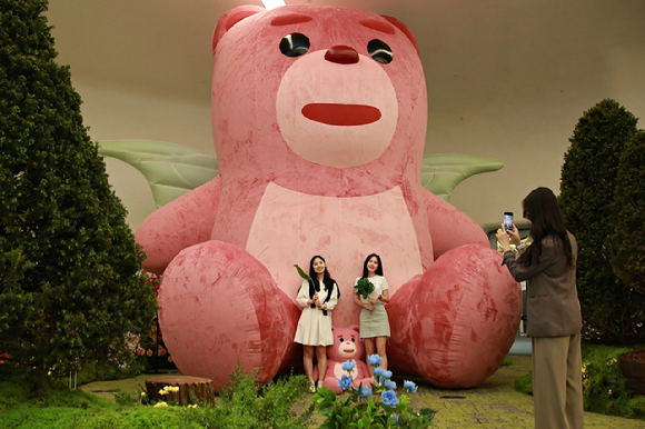 롯데홈쇼핑이 지난달 서울 중구 동대문디자인플라자(DDP)에서 '비-포레스트:이상한 DDP의 벨리곰' 행사를 진행했다. [사진=롯데홈쇼핑]