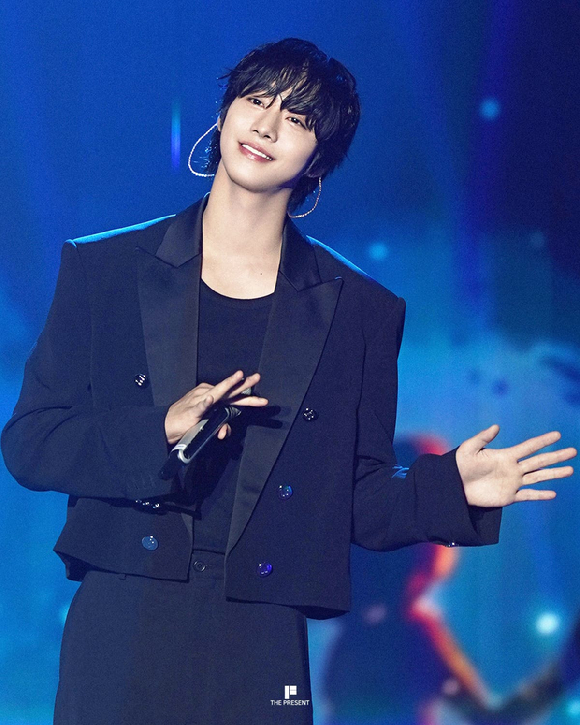 배우 안효섭이 인도네시아 자카르타에서 열린 팬미팅에서 팬들을 만나고 있다. [사진=더프레젠트컴퍼니]