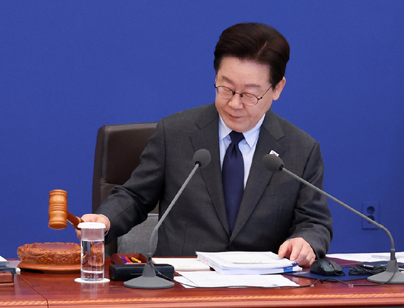 이재명 대통령이 24일 청와대에서 국무회의 개회를 선언하고 있다. 2026.3.24 [사진=연합뉴스]