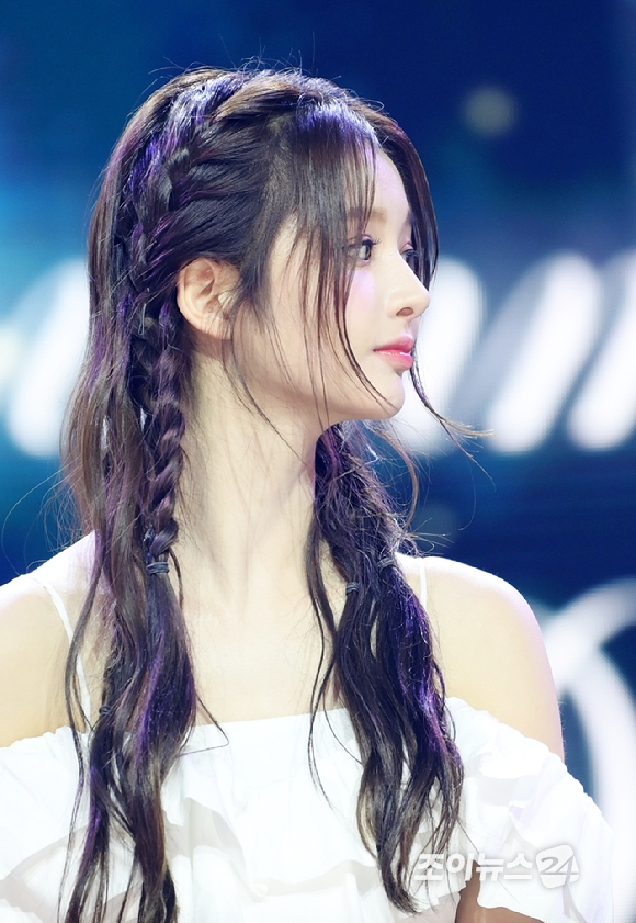 그룹 엔믹스 설윤이 11일 오후 서울 용산구 한남동 블루스퀘어에서 열린 엔믹스(NMIXX) 세 번째 싱글 앨범 '어 미드서머 엔믹스 드림'(A Midsummer NMIXX's Dream) 발매 기념 쇼케이스에 참석하고 있다. [사진=정소희 기자]