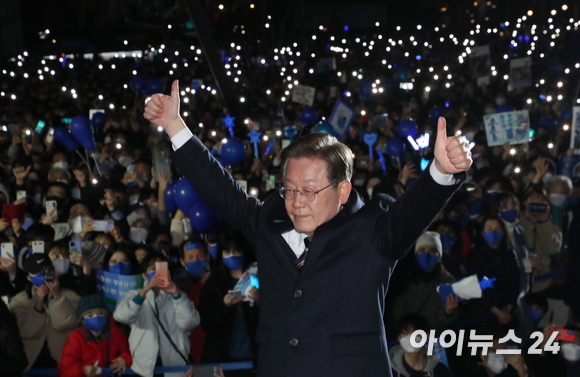 이재명 더불어민주당 대선 후보가 8일 오후 서울 광화문 청계광장에서 열린 '국민의 꿈이 이재명의 꿈입니다' 서울 집중 유세에서 지지 호소를 하고 있다. [사진=국회사진취재단]