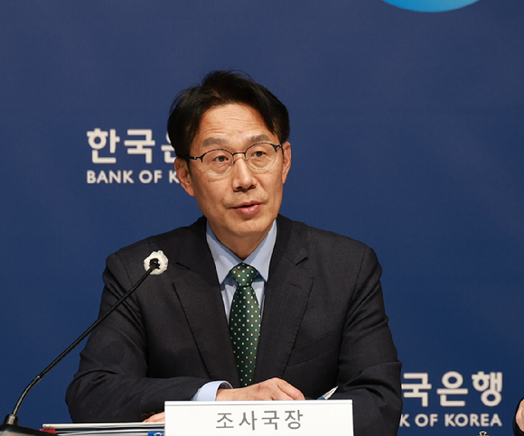 김웅 한국은행 부총재보가 26일 오후 서울 중구 한국은행에서 열린 경제전망 설명회에서 발언하고 있다. [사진=한국은행]