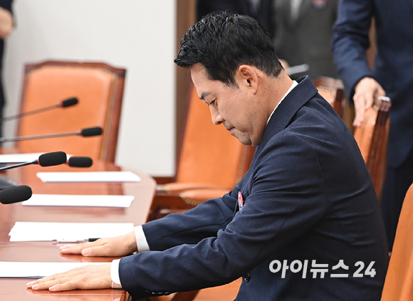 장동혁 국민의힘 당대표가 29일 서울 여의도 국회에서 열린 최고위원회의에 참석하고 있다. [사진=곽영래 기자]