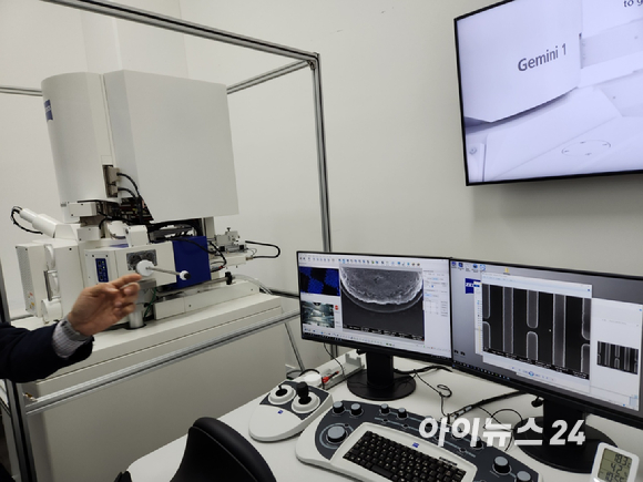 전자빔 현미경 '제미니셈' [사진=민혜정 기자]