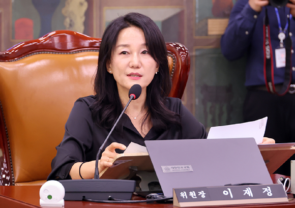 29일 국회에서 열린 문화체육관광위원회 전체회의에서 이재정 위원장이 국감 증인 등 출석 요구와 관련한 입장을 밝히고 있다. 2026.9.29 [사진=연합뉴스 ]