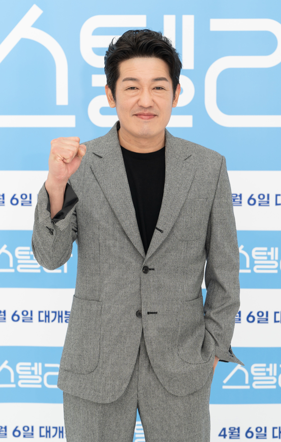 배우 허성태가 17일 온라인으로 진행된 영화 '스텔라'(감독 권수경) 제작보고회에 참석해 포즈를 취하고 있다. [사진=CJENM]