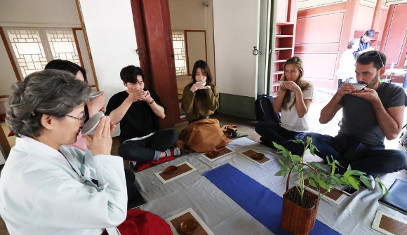 한국을 찾은 외국인 관광객 10명 중 8명은 여행 중 가장 즐긴 활동으로 '식도락 체험'을 꼽은 것으로 확인됐다. 사진은 한식. [사진=문화체육관광부]