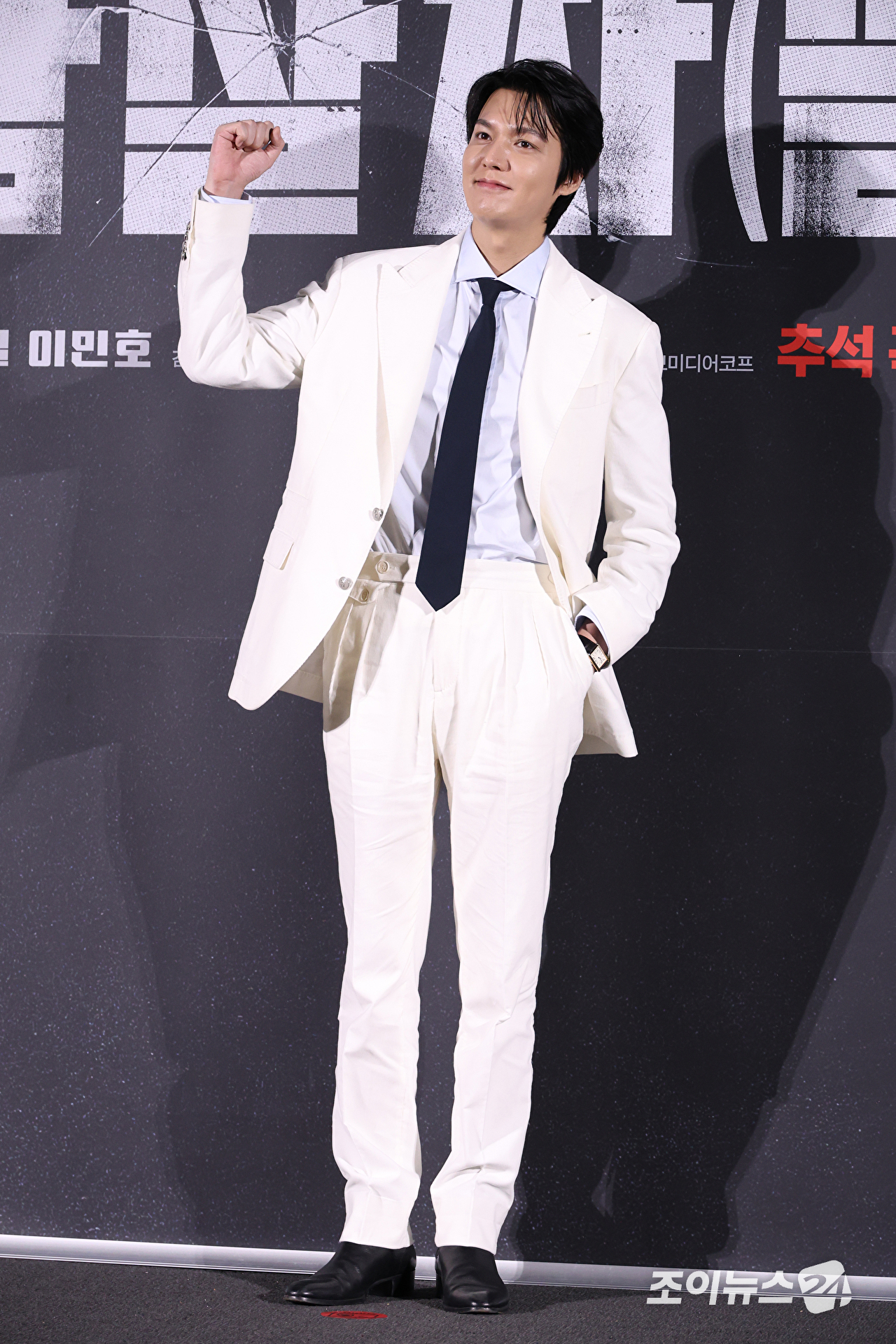 배우 이민호가 10일 오전 서울 용산구 CGV용산아이파크몰점에서 진행된 영화 '암살자(들)'(감독 허진호) 제작보고회에 참석해 포즈를 취하고 있다. [사진=문수지 기자]