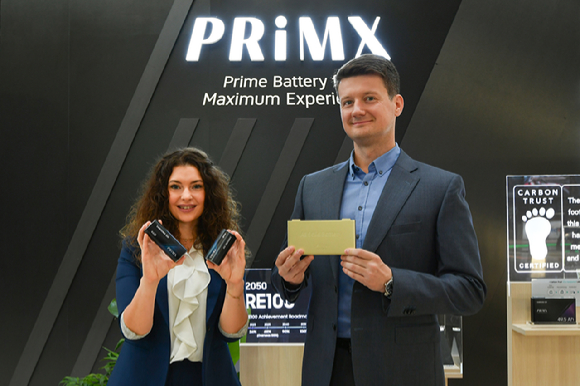 최근 독일 뮌헨서 열린 'IAA 모빌리티 2023'에서 삼성SDI가 전고체 배터리와 46파이 원통형 배터리를 선보이고 있다. [사진=삼성SDI]