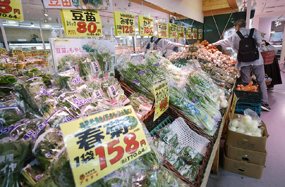 일본 슈퍼마켓에 진열된 식료품. [사진=교도/연합뉴스]