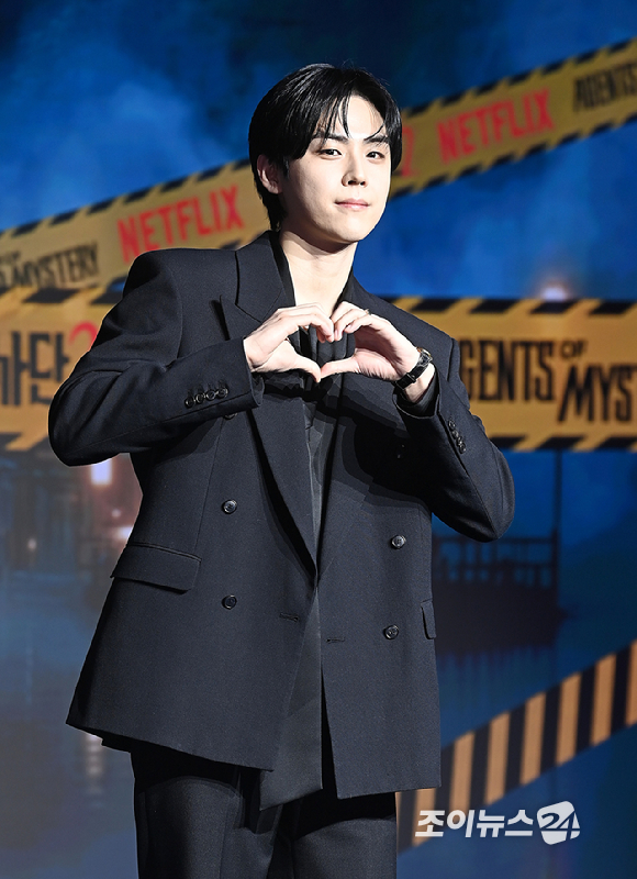 김도훈, 카리나 손 만지작? 논란에 해명 "내 손가락 긁은 것"