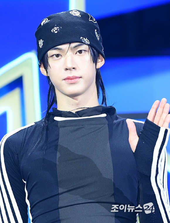 그룹 투어스 도훈이 13일 오후 서울 광진구 예스24라이브홀에서 열린 투어스(TWS) 네 번째 미니앨범 'play hard' 발매 쇼케이스에 참석하고 있다. [사진=정소희 기자]