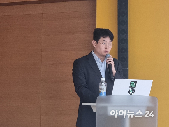 윤준호 포바이포 대표가 11일 서울 여의도에서 열린 기자간담회에서 사업 전략을 발표하고 있다. [사진=윤소진 기자]