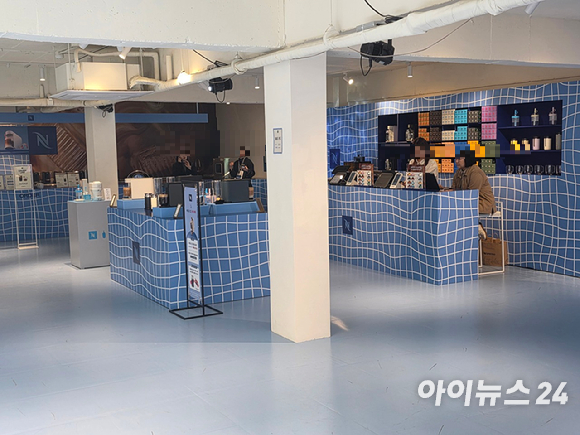 박성용 네스프레소 코리아 대표가 23일 서울 성동구 성수동에서 열린 '버츄오 월드 미디어 데이'를 통해 새로운 브랜드의 방향성과 신제품 '버츄오 업'을 설명하고 있다. [사진=네스프레소]