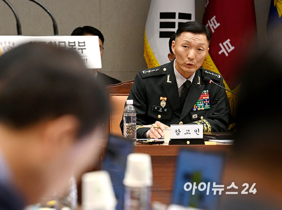 김성민 한미연합군사령부 부사령관이 8일 오후 서울 용산구 국방부에서 열린 국회 국방위원회의 합동참모본부에 대한 국정감사에서 의원 질의에 답변하고 있다. [사진=곽영래 기자]