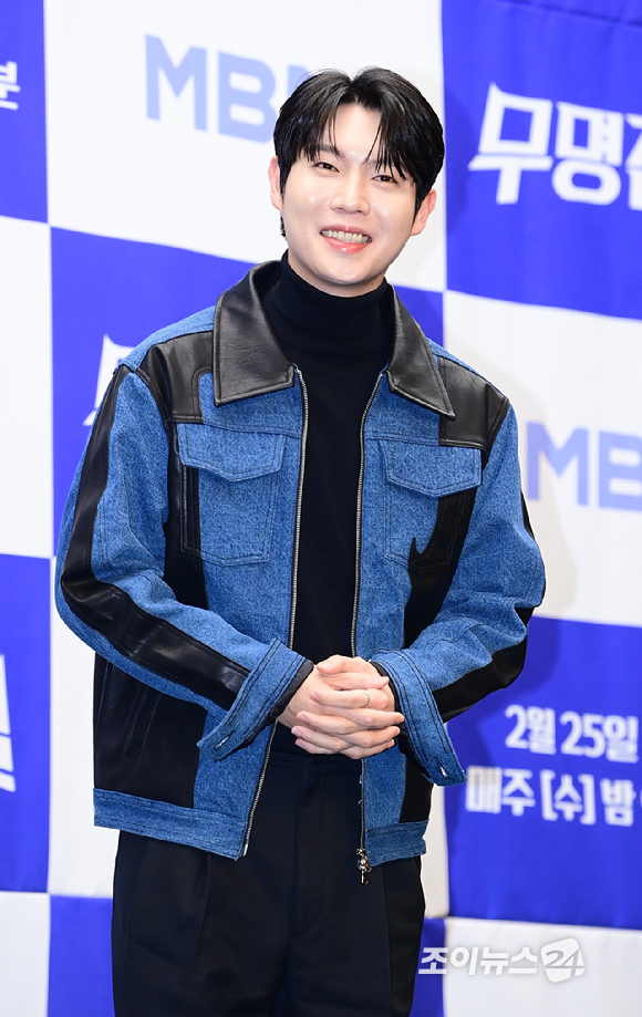 가수 손태진이 25일 오후 서울 마포구 스탠포드호텔에서 열린 MBN 초대형 트롯 오디션 '무명전설-트롯 사내들의 서열전쟁' 제작발표회에 참석하고 있다.