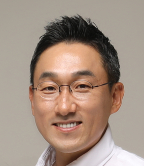 지난 3월 일본에서 열린 '자본시장 브리핑(CMB)'에서 발표하고 있는 패트릭 쇠더룬드 넥슨 회장. [사진=넥슨]