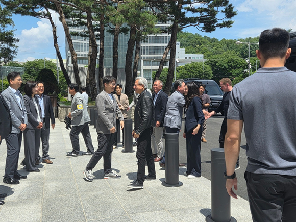 현대차 양재 사옥에서 만난 정의선 회장과 젠슨 황 CEO [사진=양길모 기자]