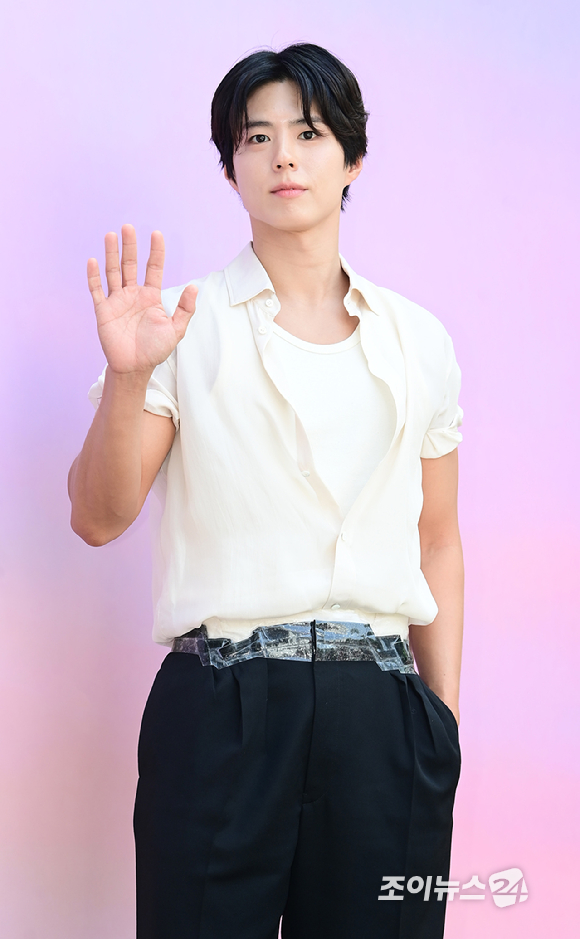 배우 박보검이 23일 오전 서울 성동구 쎈느 성수에서 열린 다이슨 슈퍼소닉 트래블 라운지 팝업 스토어 행사에 참석하고 있다. [사진=정소희 기자]