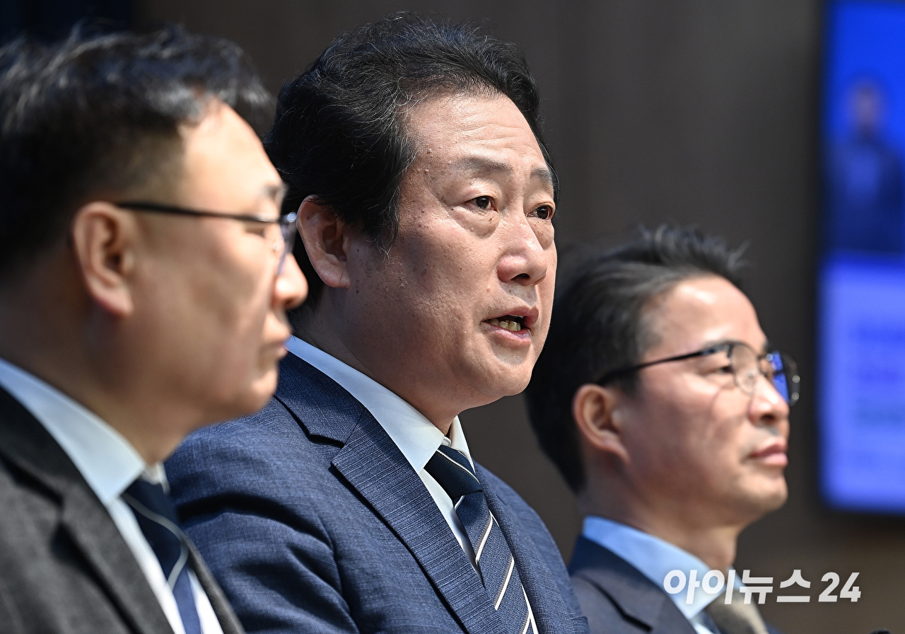 더불어민주당 유동철 부산수영구지역위원장이 9일 서울 여의도 국회 소통관에서 더불어민주당 최고위원 출마선언 기자회견을 하고 있다. [사진=곽영래 기자]