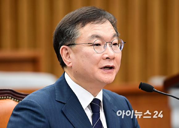 박영재 대법관 후보자가 24일 오전 서울 여의도 국회에서 열린 대법관 임명동의안 심사를 위한 인사청문회에서 답변하고 있다. [사진=곽영래 기자]