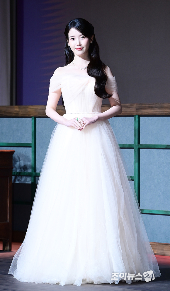 배우 아이유가 6일 서울 조선팰리스 강남 호텔에서 진행된 MBC 금토드라마 '21세기 대군부인' 제작발표회에 참석하고 있다. [사진=정소희 기자]