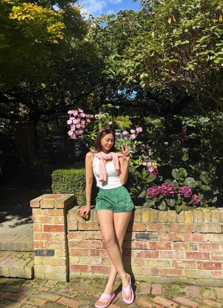 설현 [사진=설현 SNS]