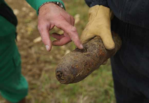 프랑스의 한 병원 응급실에서 20대 남성의 항문에서 제1차 세계대전 당시 사용된 포탄이 발견돼 병원 직원과 환자들이 긴급 대피하는 소동이 일어났다. 사진은 AI로 생성된 이미지로, 본 기사 내용과 무관. [사진=챗GPT]