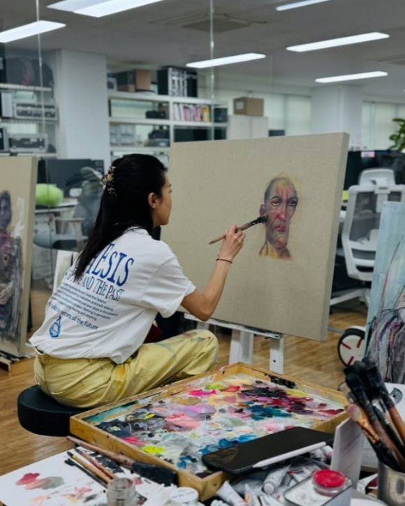 하지원, 화가 일상...도쿄 전시 앞두고 작업 삼매경 &apos;그림 실력이 장난 아니네&apos;