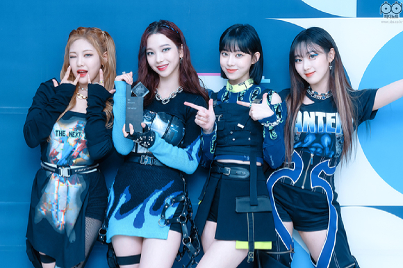 에스파가 '2021 SBS 연예대상'에서 축하공연을 펼친다. [사진=SBS]