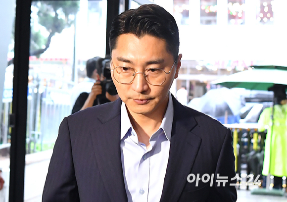 박준태 국민의힘 의원이 13일 민중기 특별검사팀(김건희 특검팀)이 국민의힘 여의도 당사 압수수색 영장을 집행한 당사에 들어서고 있다. [사진=곽영래 기자]