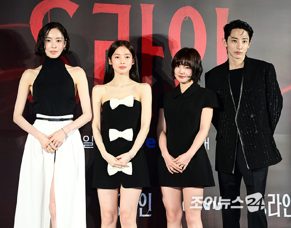 배우 이다희-아린-이은샘-이수혁이 7일 오후 서울 CGV 용산아이파크몰에서 열린 웨이브 오리지널 드라마 'S라인' 제작발표회에 참석하고 있다. [사진=정소희 기자]