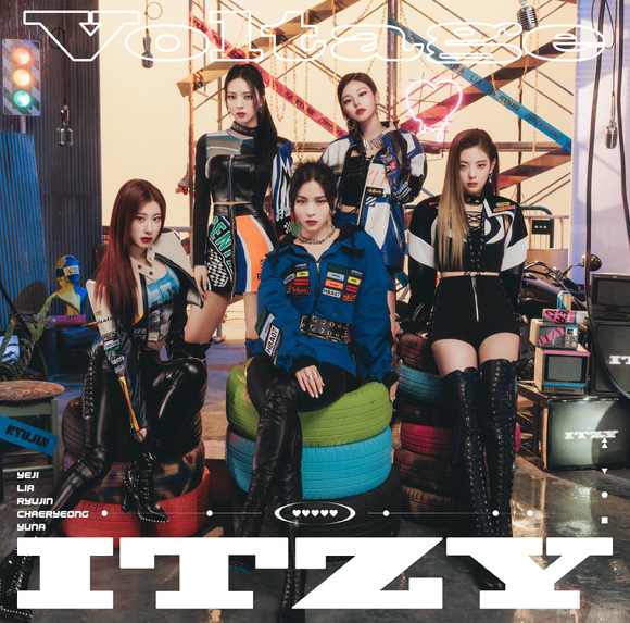 ITZY 'Voltage' 관련 단체 이미지 [사진=JYP엔터테인먼트]
