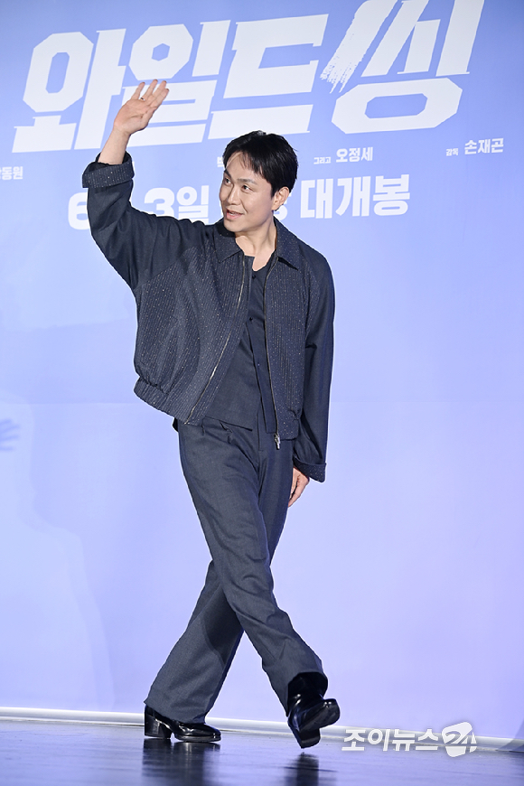 배우 오정세가 7일 오전 서울 자양동 롯데시네마 건대입구에서 열린 영화 '와일드 씽' 제작보고회에서 포토타임을 갖고 있다. [사진=곽영래 기자]