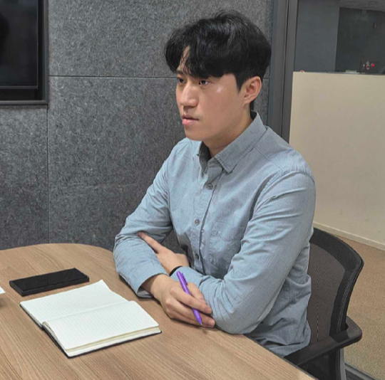 장형석 스틸리언 모바일연구팀장이 서울 용산구에 위치한 스틸리언 본사에서 아이뉴스24와 인터뷰를 하고 있다. [사진=스틸리언]