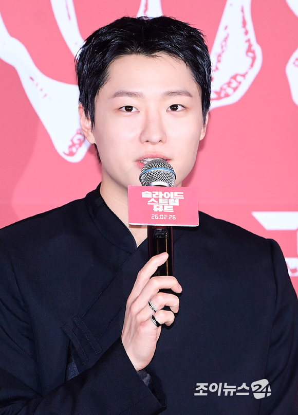 배우 우즈(조승연)가 20일 서울 용산구 CGV 아이파크몰에서 진행된 영화 '슬라이드 스트럼 뮤트'(감독 박세영) 언론시사회에 참석하고 있다. [사진=정소희 기자]