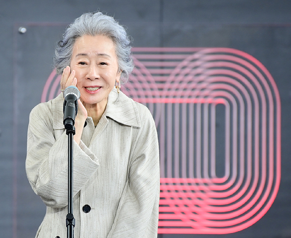 윤여정 기자간담회